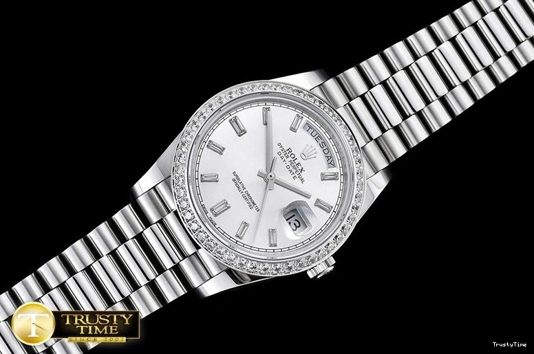 0223 RDD0207F – DayDate Compact 677